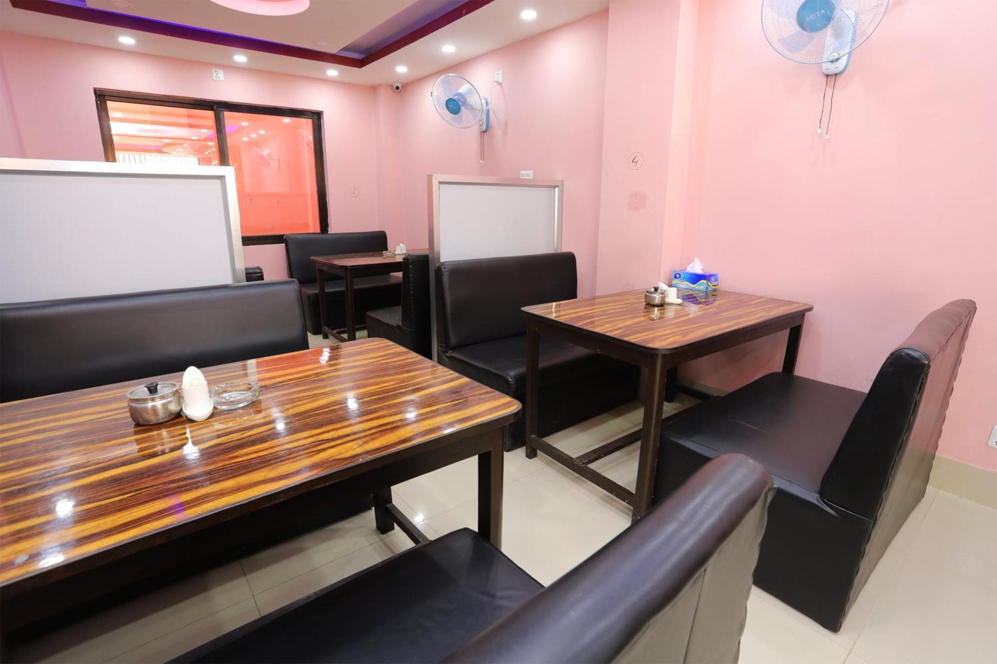 Oyo 137 Hotel Pranisha Inn Pashupatinath ภายนอก รูปภาพ